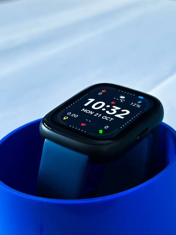 PULSE WEARZONE | Smartwatch com Alexa Integrada, Resistente à Água, Bateria de Longa Duração